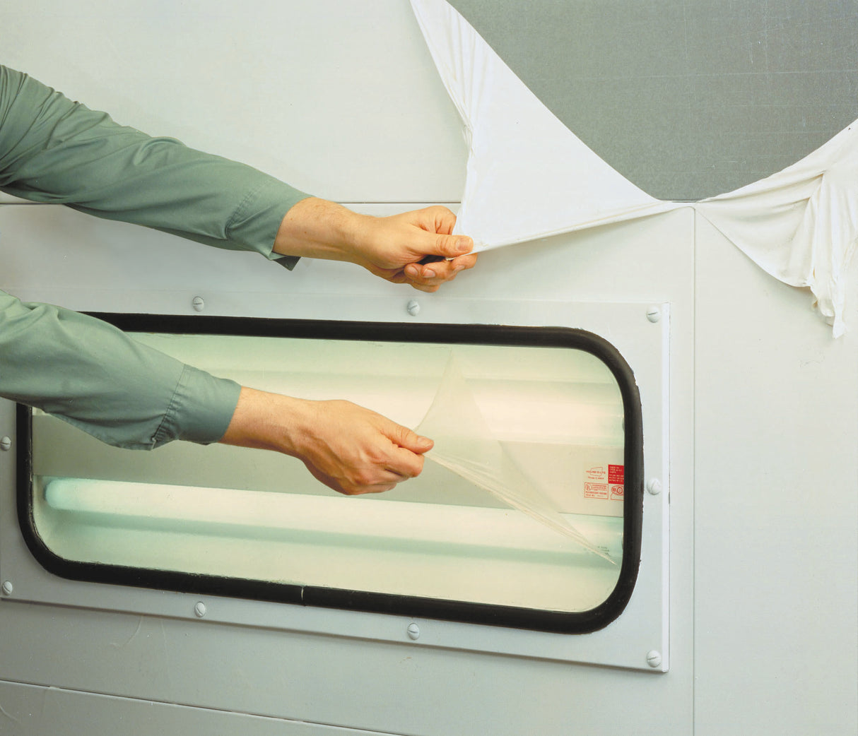 Binks White Booth Coat Water Base, Strippable (5 Gal)